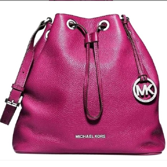 Michael Kors Handbags - Michael Kors Jules Large Drawstring Bucket Bag